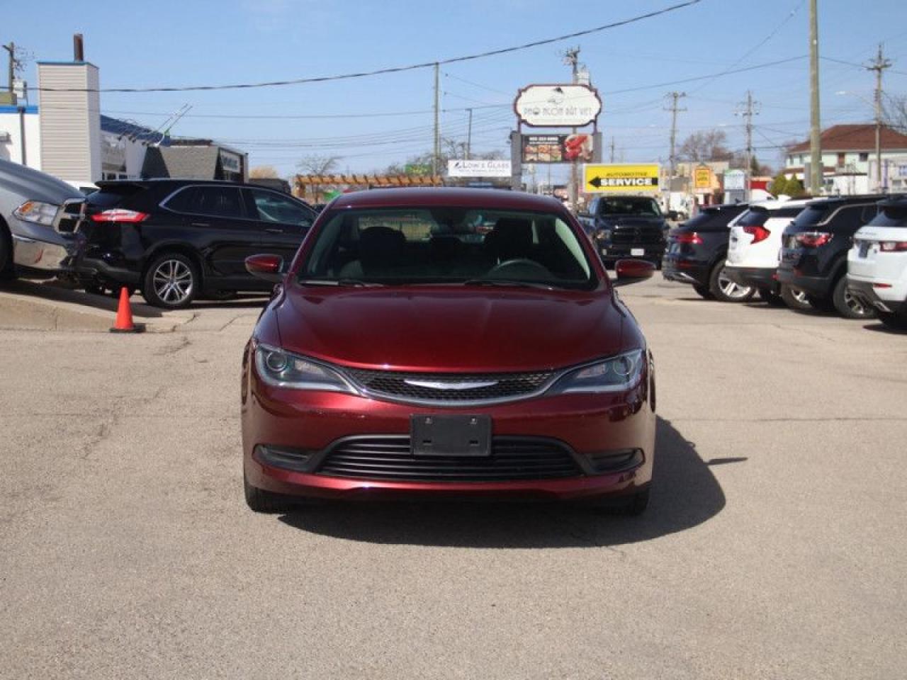 2016 Chrysler 200 LX  **LOW MILEAGE** Photo4