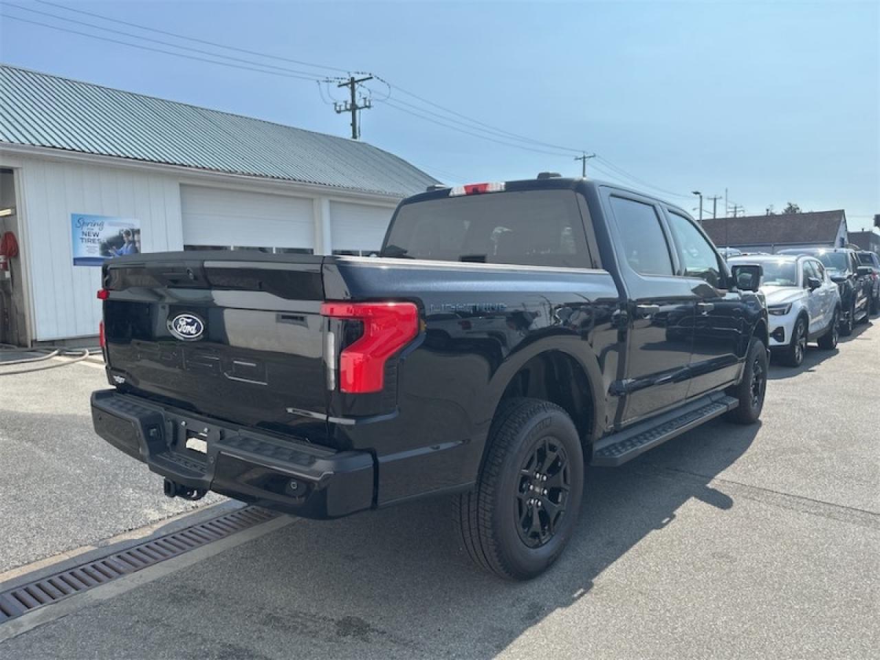 2025 Ford F-150 Lightning XLT Photo5