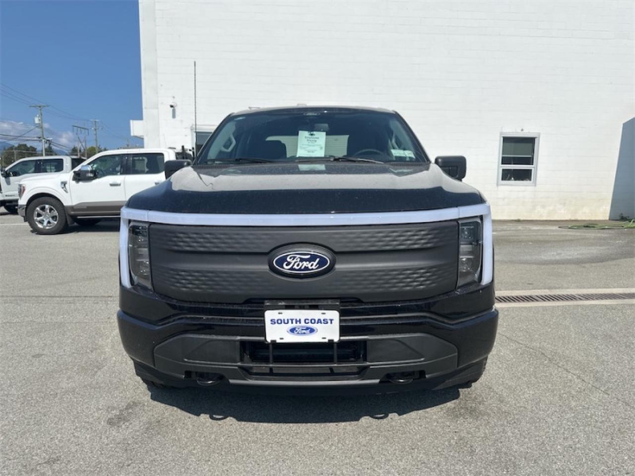 2025 Ford F-150 Lightning XLT Photo5