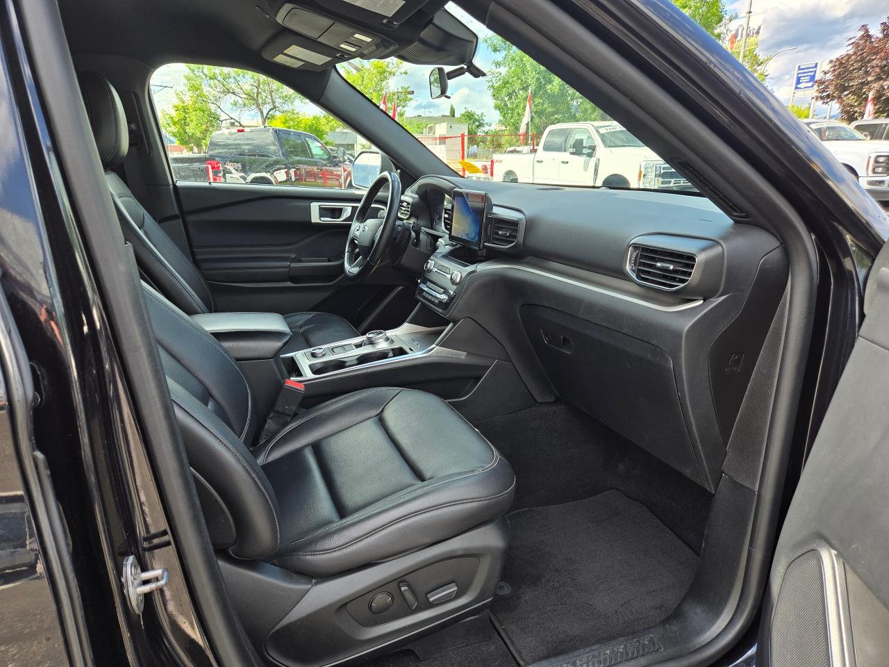 2020 Ford Explorer XLT Photo5