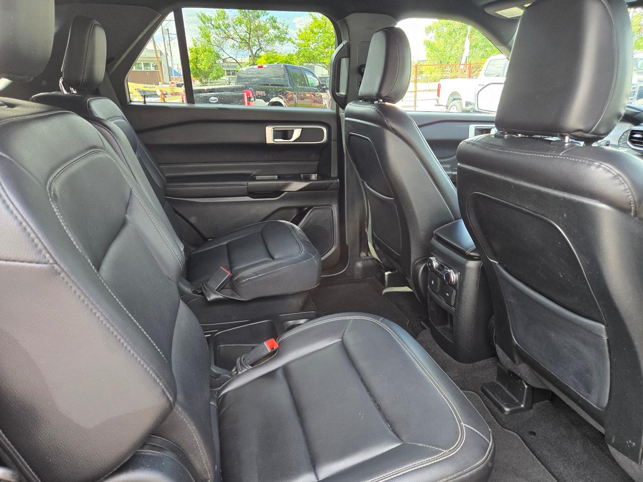 2020 Ford Explorer XLT Photo5