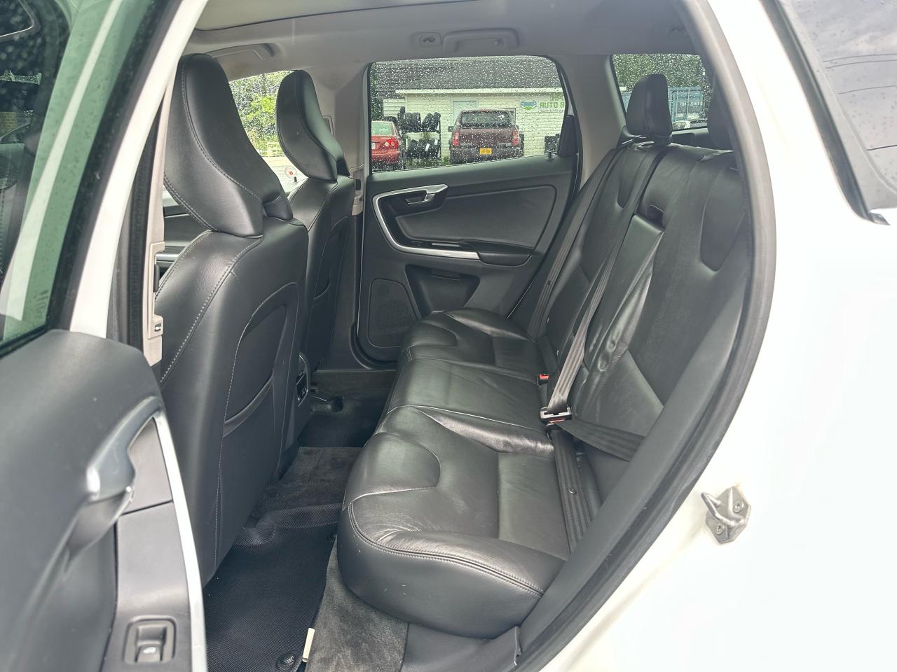 2016 Volvo XC60 AWD T5 Special Edition Premier Photo13