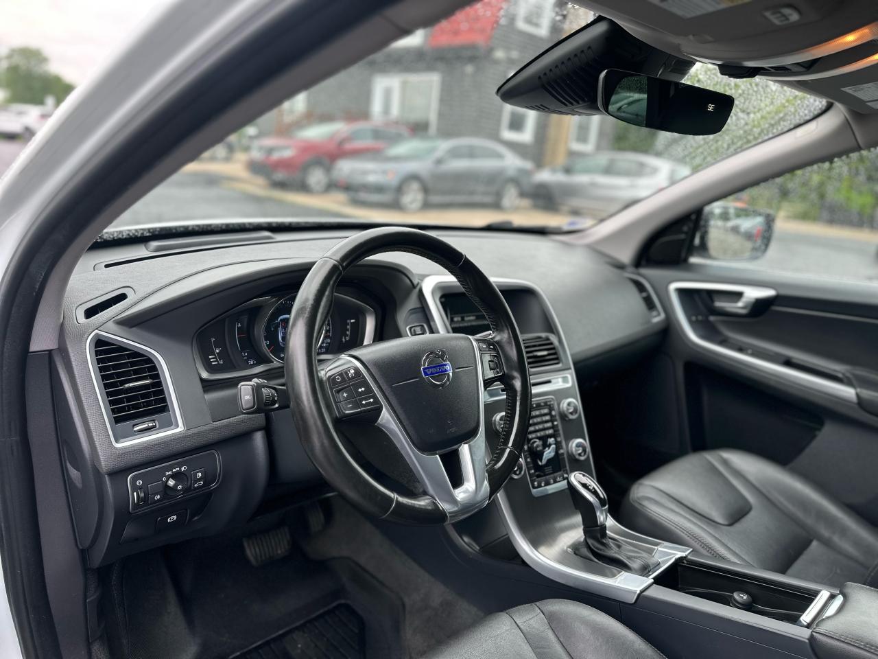 2016 Volvo XC60 AWD T5 Special Edition Premier Photo32