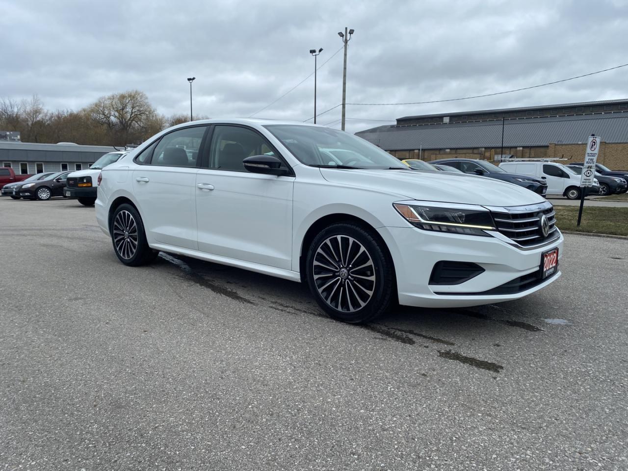 2022 Volkswagen Passat HIGHLINE Photo3