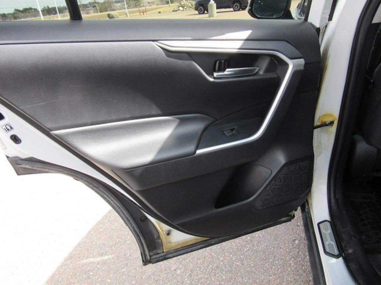2020 Toyota RAV4 XLE Photo