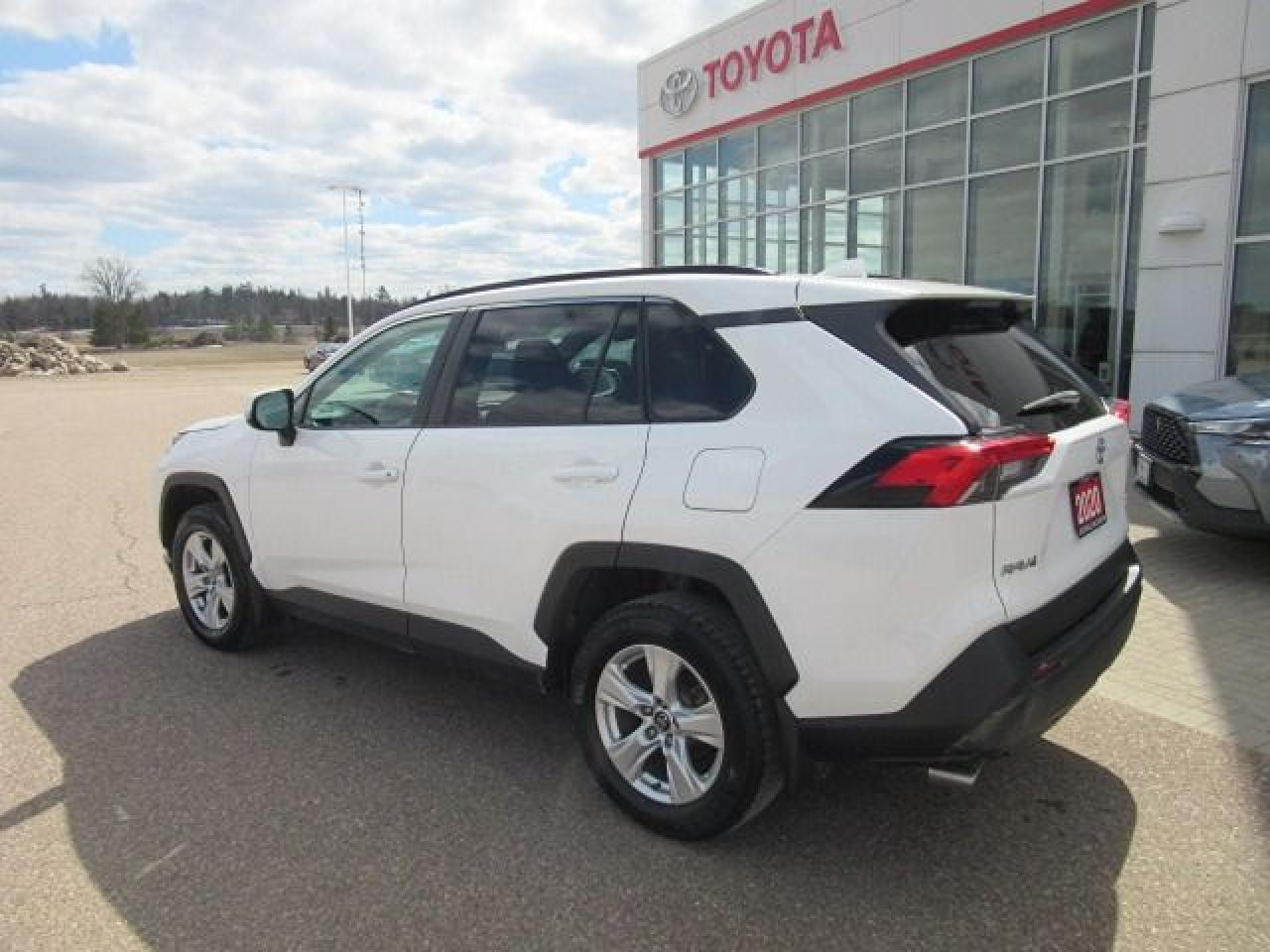 2020 Toyota RAV4 XLE - Photo #3
