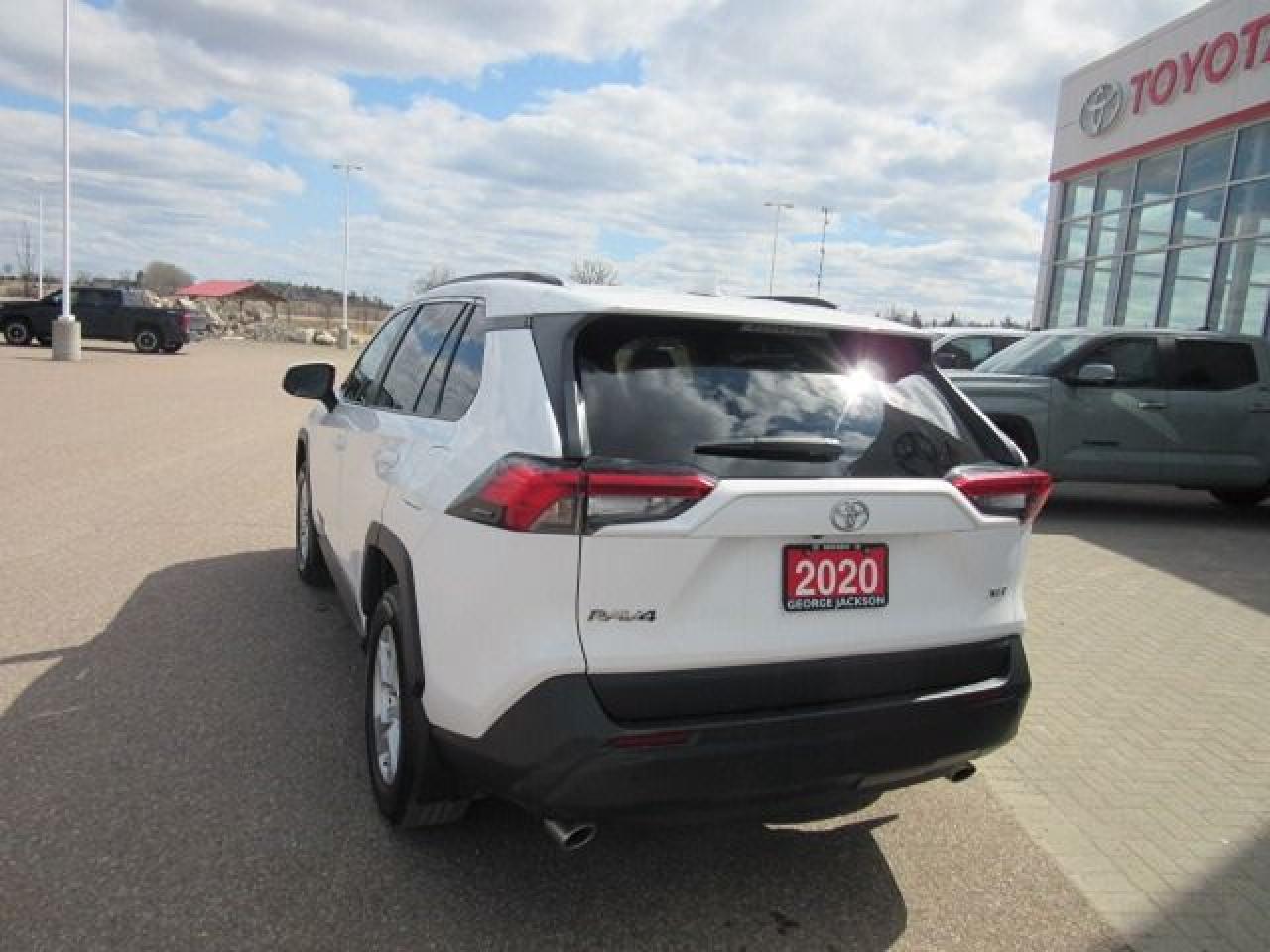 2020 Toyota RAV4 XLE - Photo #4