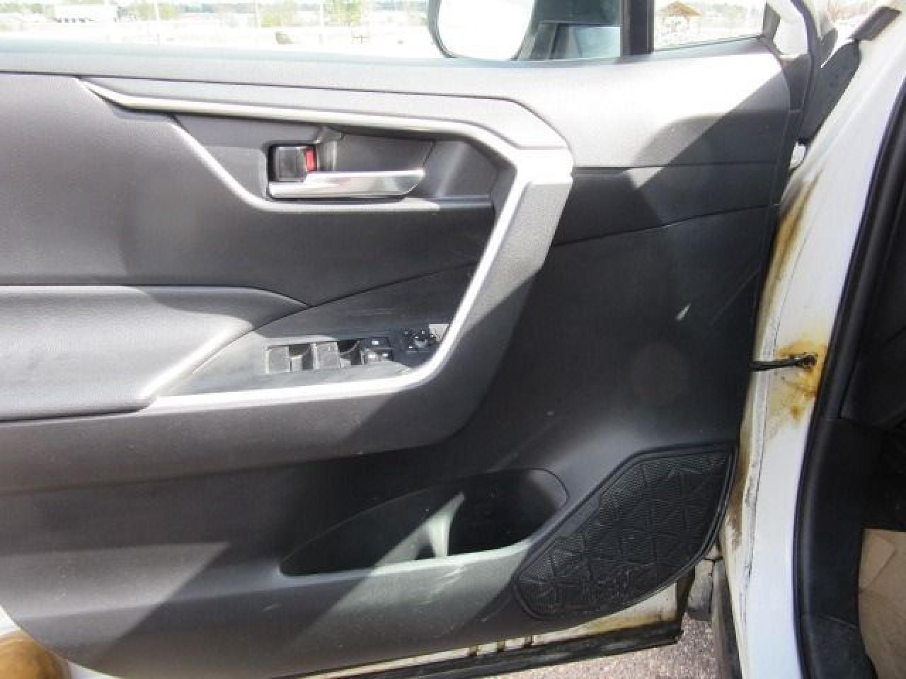 2020 Toyota RAV4 XLE - Photo #11