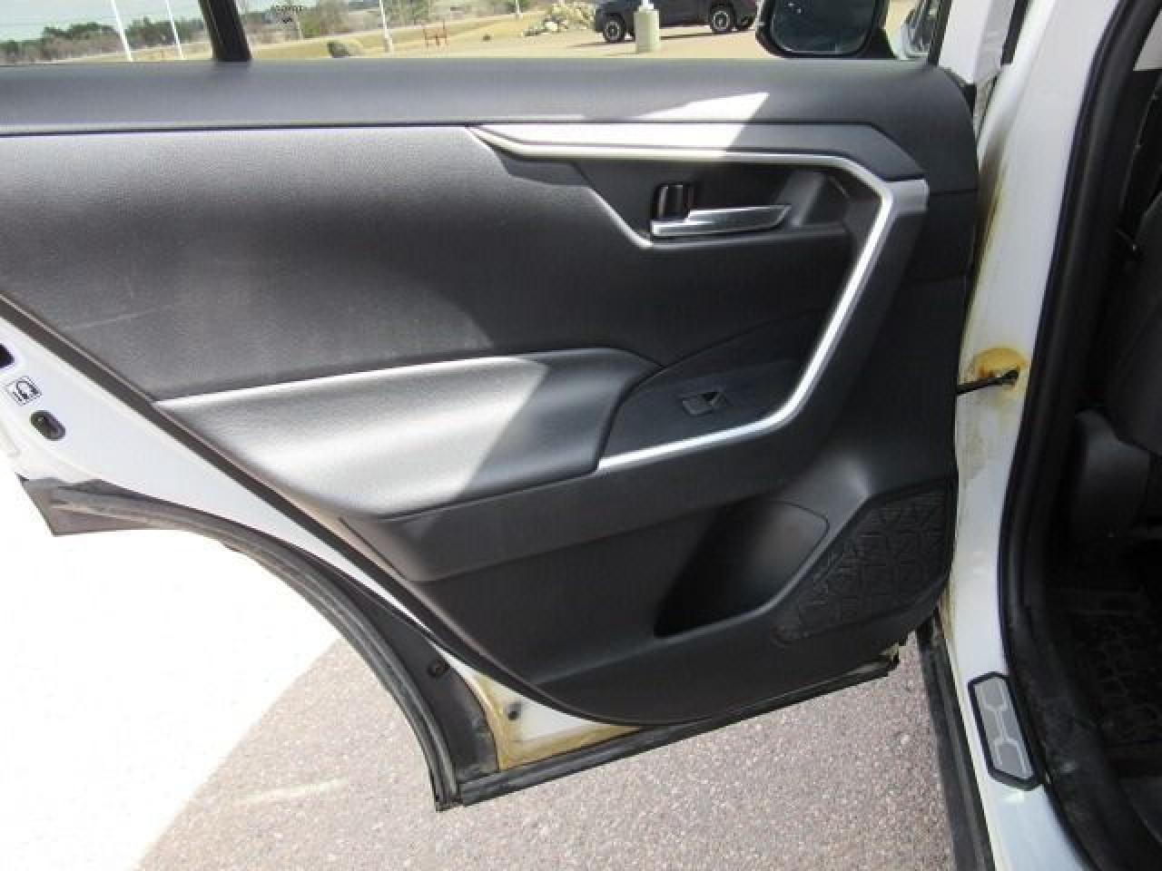 2020 Toyota RAV4 XLE - Photo #19