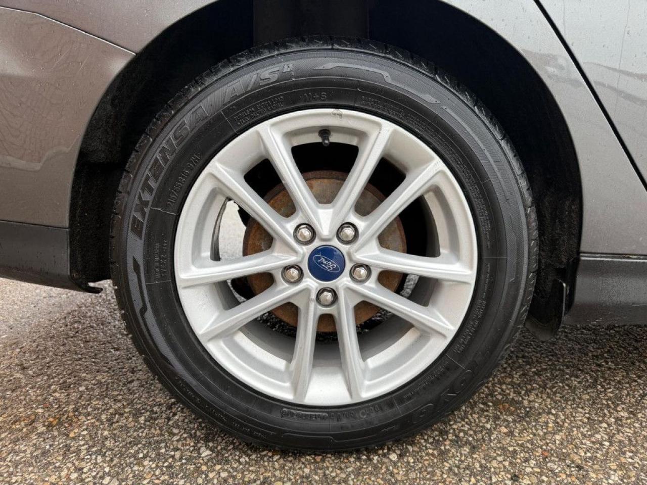 2017 Ford Focus SE | ONE OWNER | BACK-UP CAM | BLUETOOTH | ALLOY WHEELS | - Photo #12