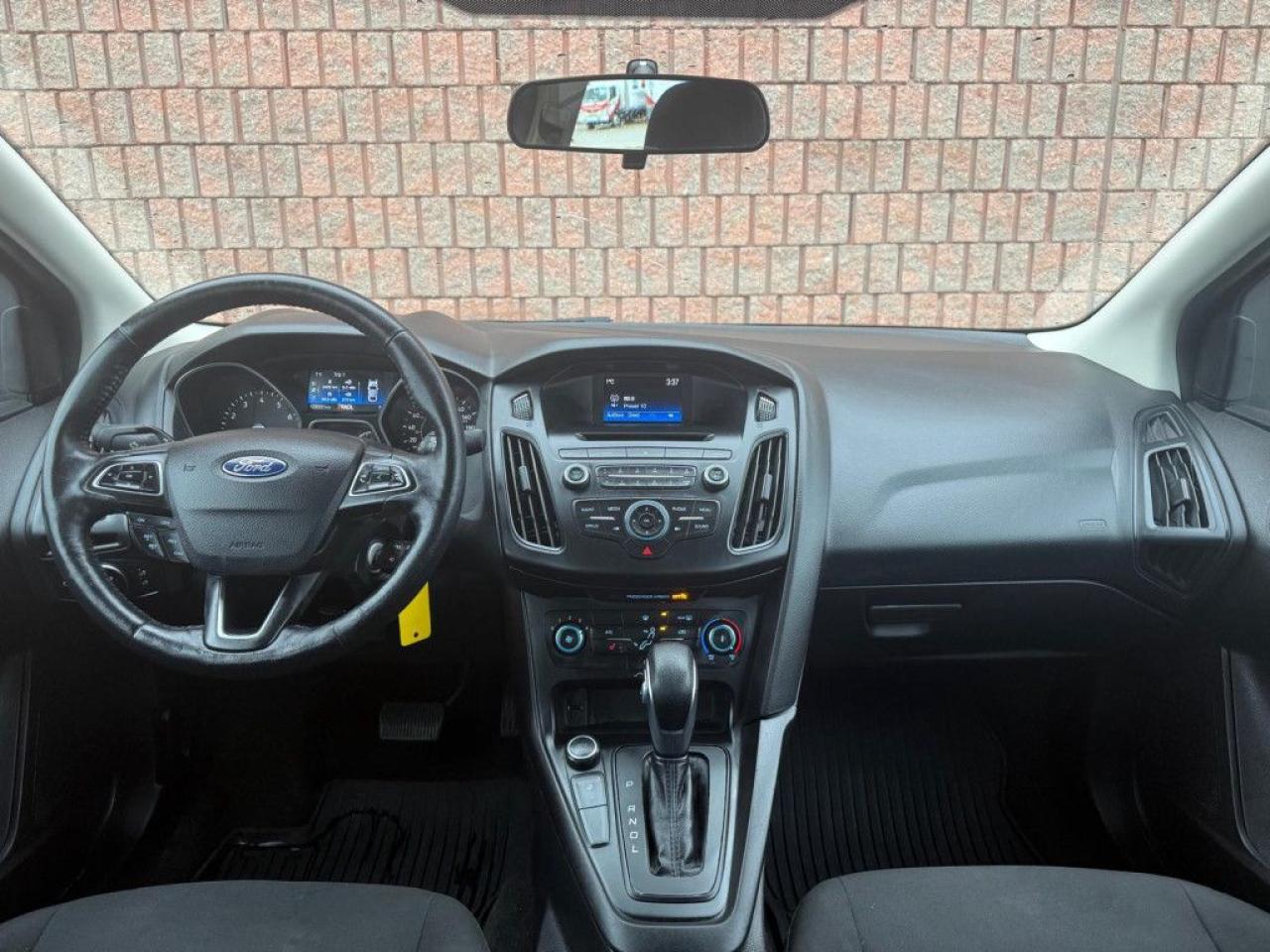 2017 Ford Focus SE | ONE OWNER | BACK-UP CAM | BLUETOOTH | ALLOY WHEELS | - Photo #11