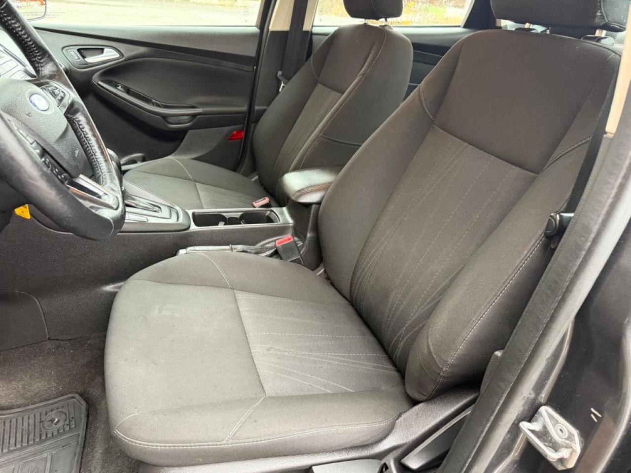 2017 Ford Focus SE | ONE OWNER | BACK-UP CAM | BLUETOOTH | ALLOY WHEELS | - Photo #18