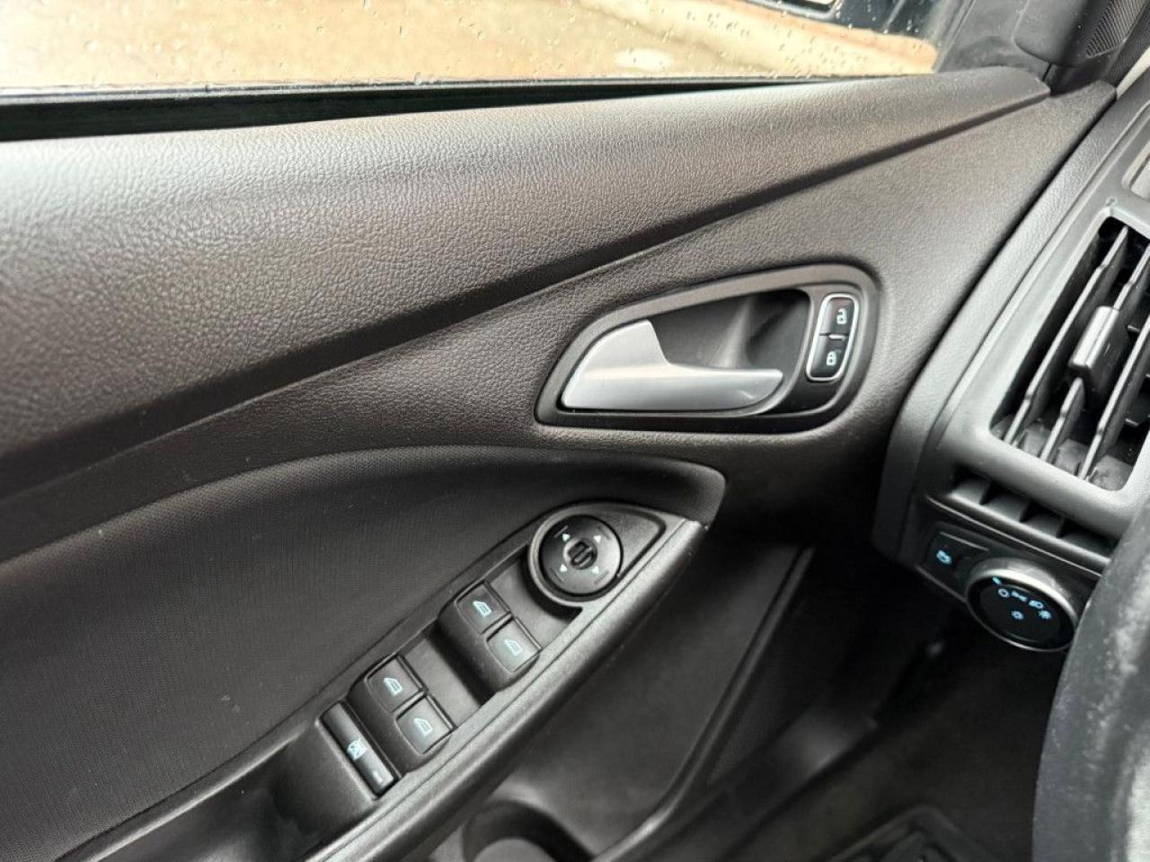 2017 Ford Focus SE | ONE OWNER | BACK-UP CAM | BLUETOOTH | ALLOY WHEELS | - Photo #22