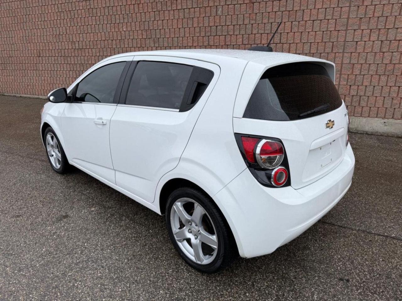 2015 Chevrolet Sonic LT | SUNROOF | ALLOY WHEELS | BACK-UP CAM | BLUETOOTH | - Photo #4