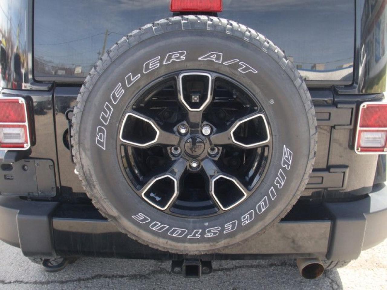 2017 Jeep Wrangler Unlimited Unlimited Sahara Smokey Mountain  **SMOKEY MOUNTAIN** Photo3