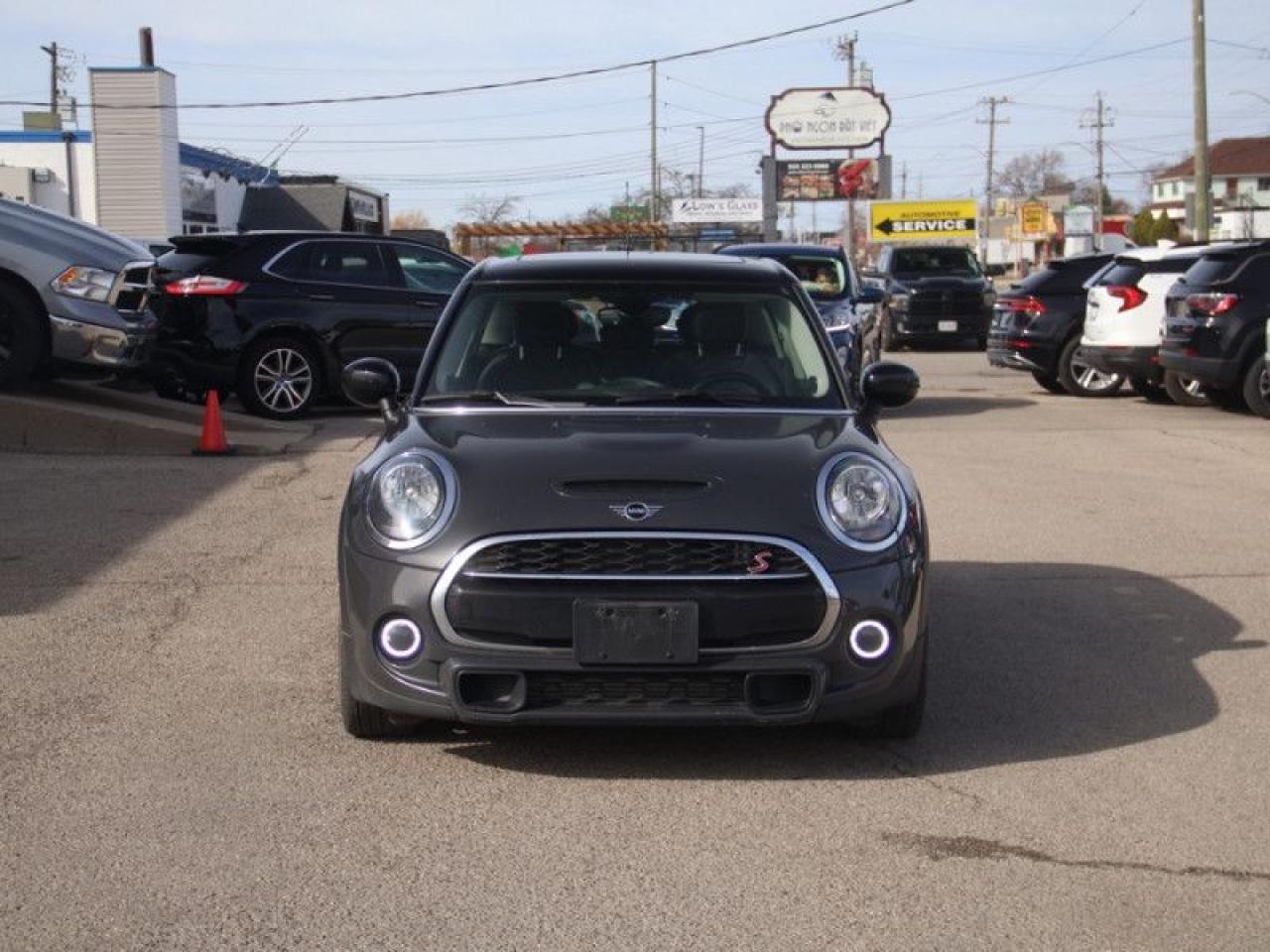 2021 MINI 5 Door Hatchback  **SUNROOF - LEATHER - MANUAL** Photo4