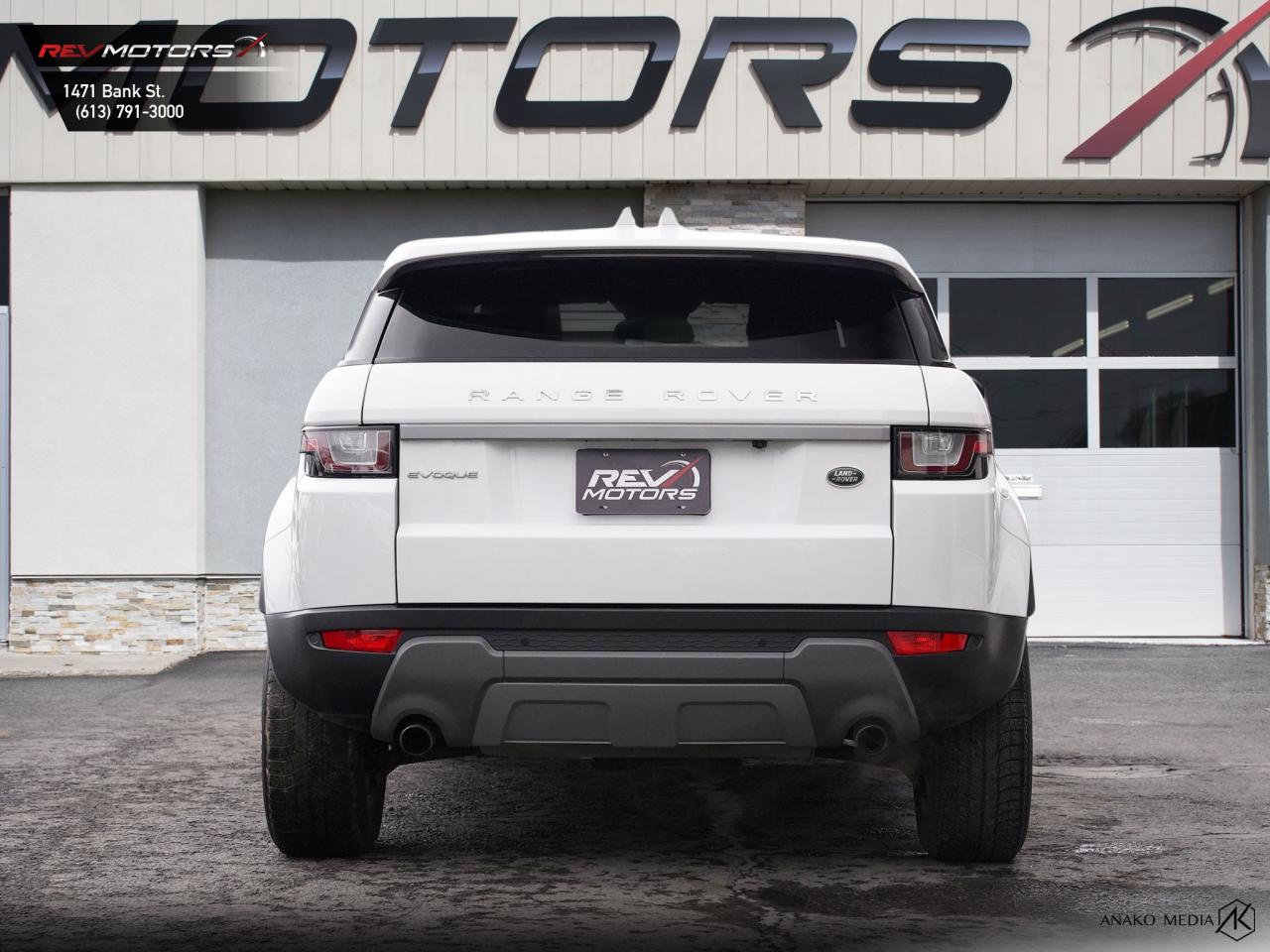 2018 Land Rover Evoque SE Photo2