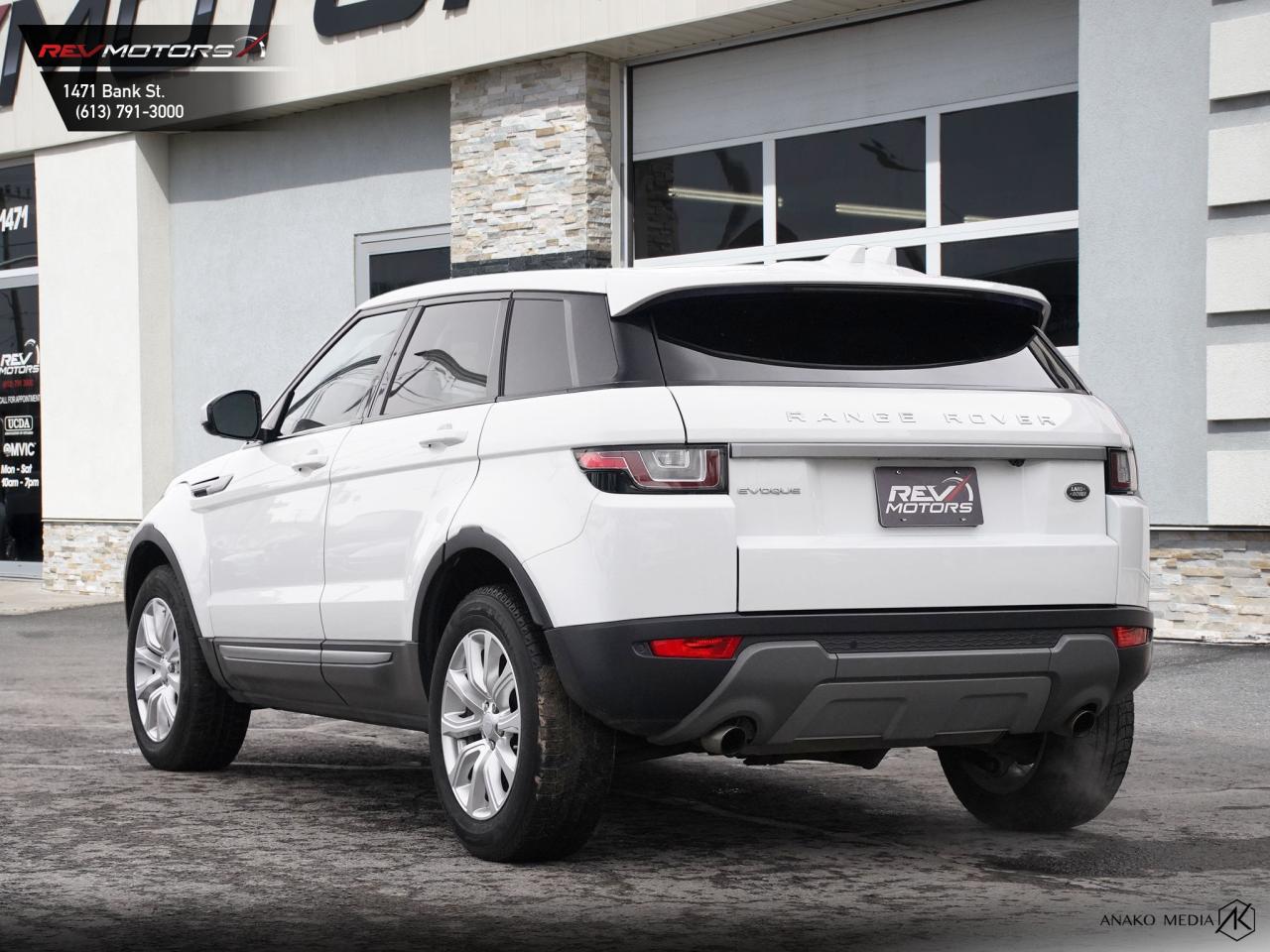 2018 Land Rover Evoque SE Photo3