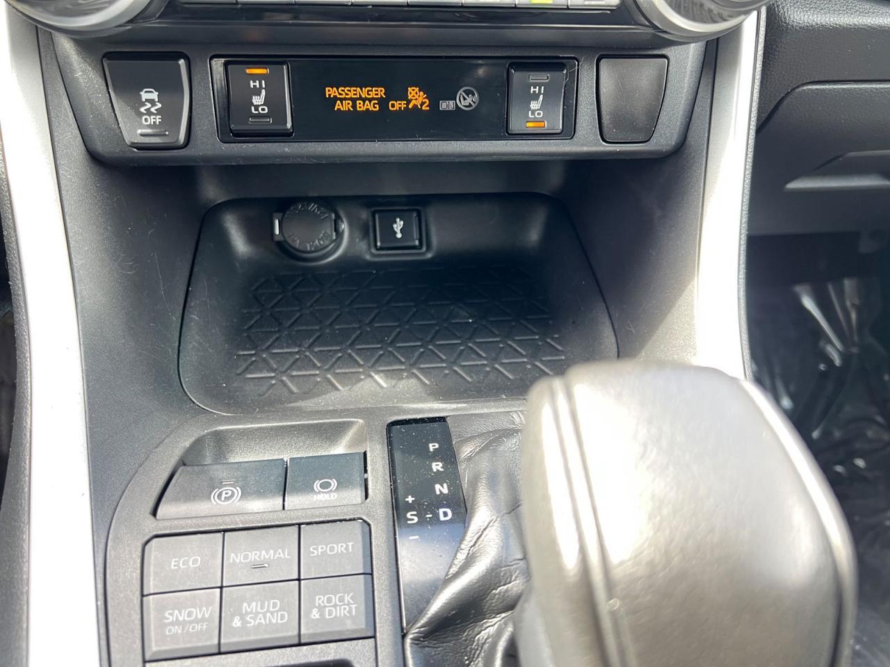 2020 Toyota RAV4 LE - Photo #25