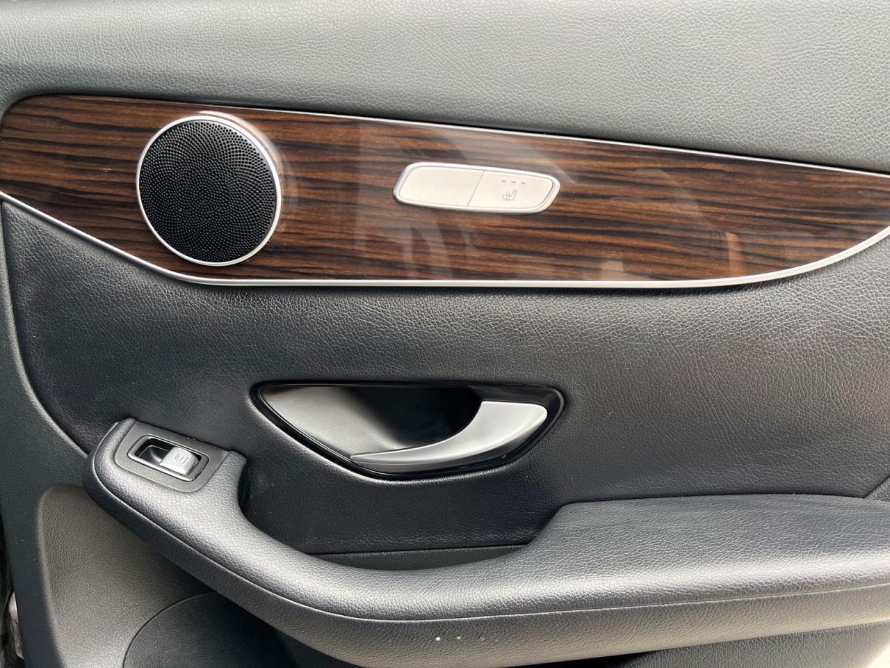 2016 Mercedes-Benz GL-Class GLC300 4MATIC - Photo #12