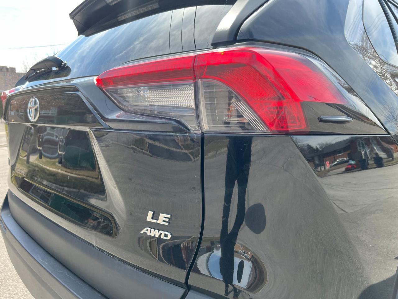 2019 Toyota RAV4 LE - Photo #9