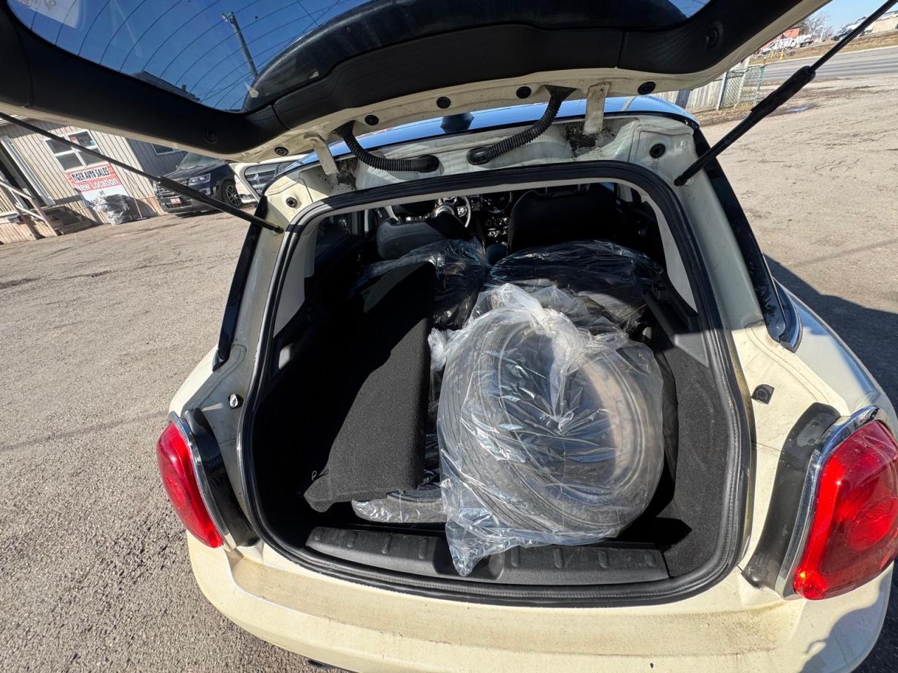 2015 MINI Cooper 2 SET WHEELS, SUNROOF, AUTO, LEATHER, LOADED, CERT - Photo #14