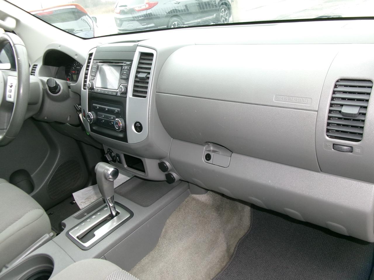 2016 Nissan Frontier SV Crewcab 4x4   "NICE TRUCK" - Photo #9