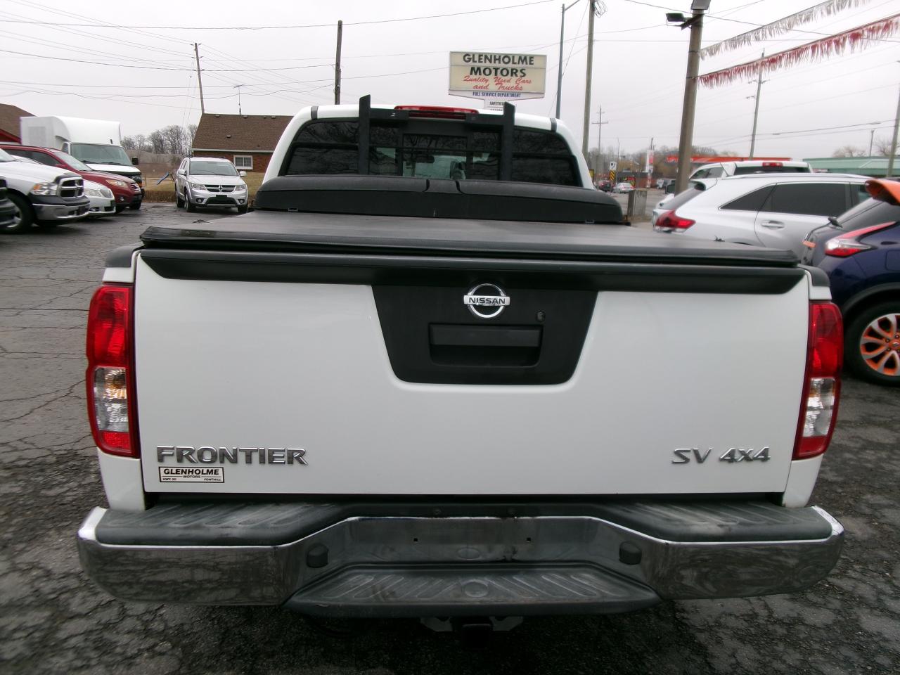 2016 Nissan Frontier SV Crewcab 4x4   "NICE TRUCK" - Photo #3
