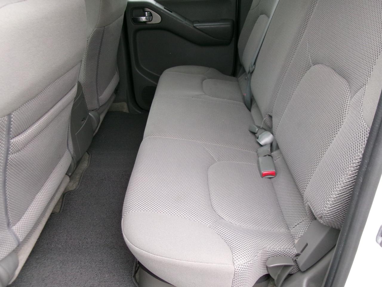 2016 Nissan Frontier SV Crewcab 4x4   "NICE TRUCK" - Photo #6