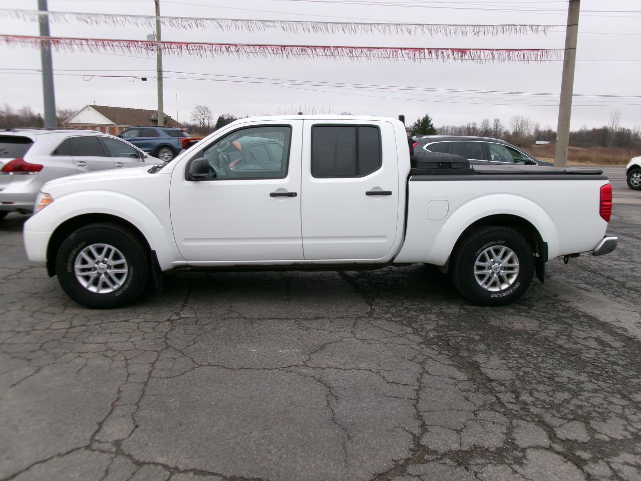 2016 Nissan Frontier SV Crewcab 4x4   "NICE TRUCK" - Photo #4
