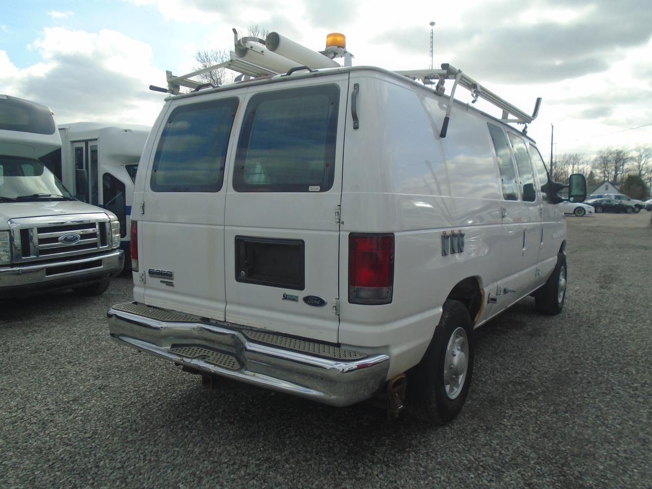 2011 Ford Econoline E-350 Super Duty Commercial - Photo #8