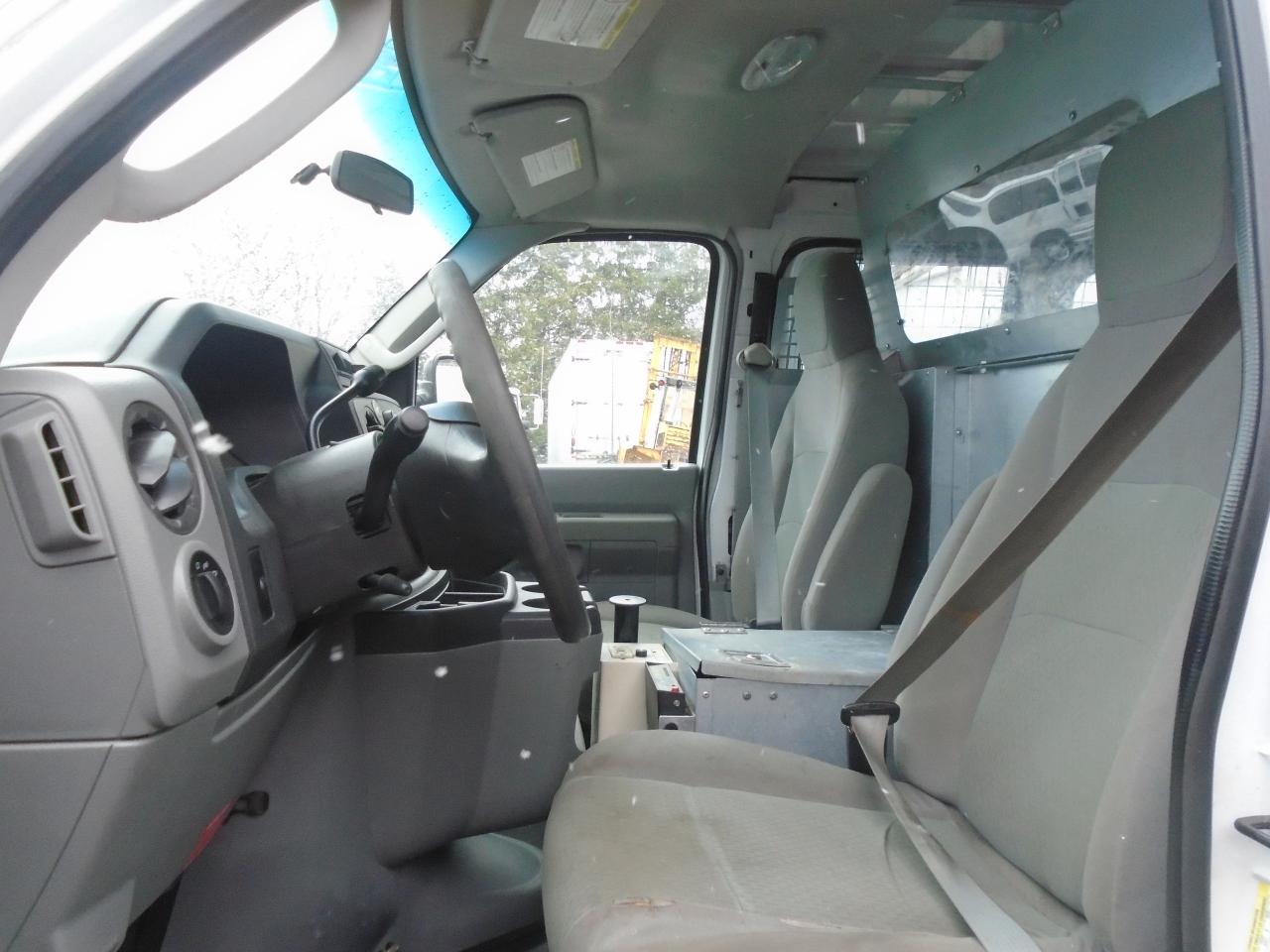 2011 Ford Econoline E-350 Super Duty Commercial - Photo #9