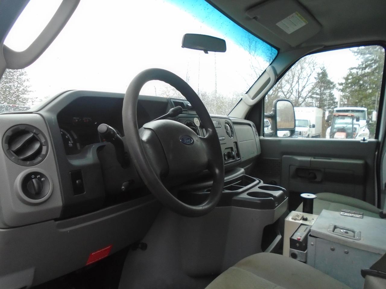2011 Ford Econoline E-350 Super Duty Commercial - Photo #10