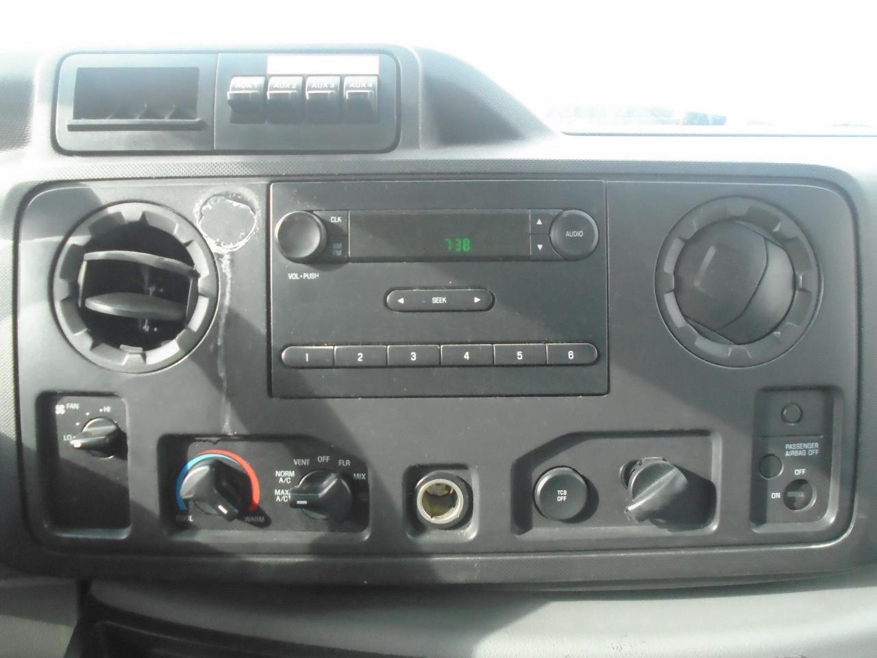 2011 Ford Econoline E-350 Super Duty Commercial - Photo #12