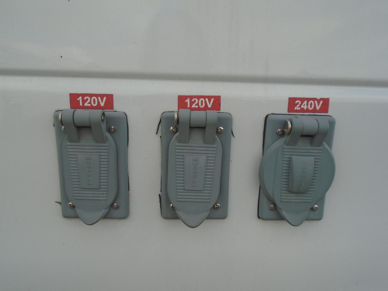 2011 Ford Econoline E-350 Super Duty Commercial - Photo #19