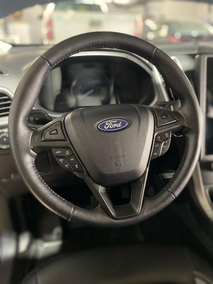 2022 Ford Edge SEL AWD Photo