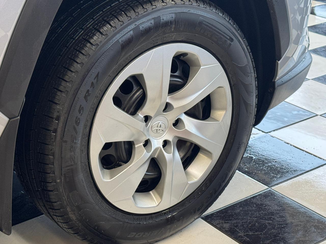 2021 Toyota RAV4 LE+Adaptive Cruise+LaneKeep+ApplePlay+CLEAN CARFAX - Photo #51