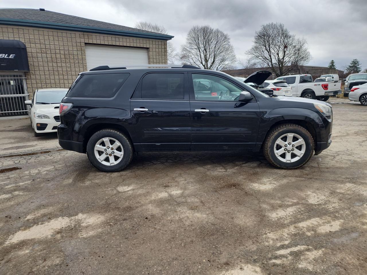 2015 GMC Acadia SLE Photo3