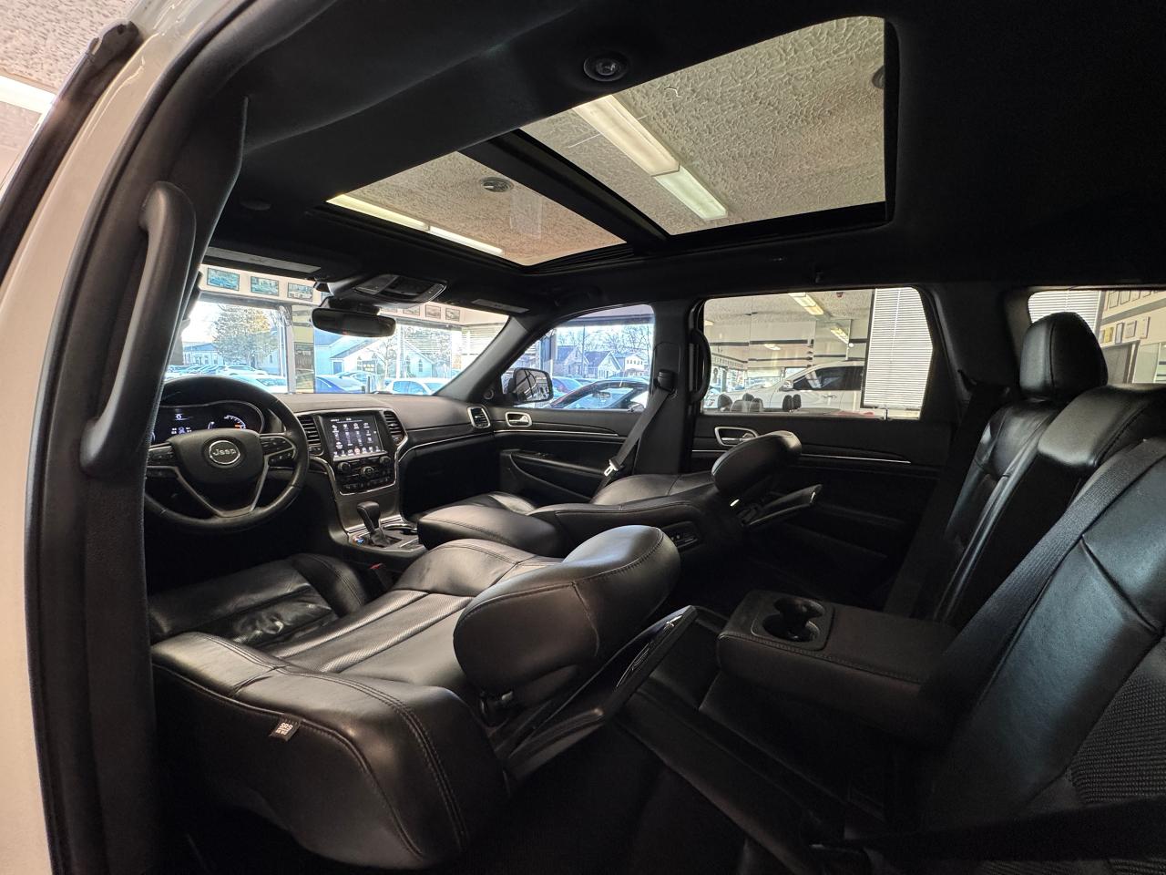 2018 Jeep Grand Cherokee LIMITED 4x4+DVDs+Roof+AdaptiveCruise+ACCIDENT FREE - Photo #6
