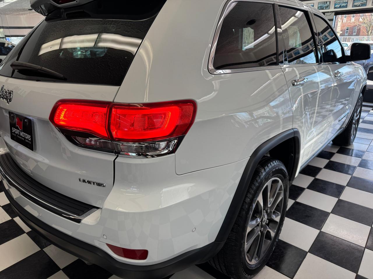 2018 Jeep Grand Cherokee LIMITED 4x4+DVDs+Roof+AdaptiveCruise+ACCIDENT FREE - Photo #42
