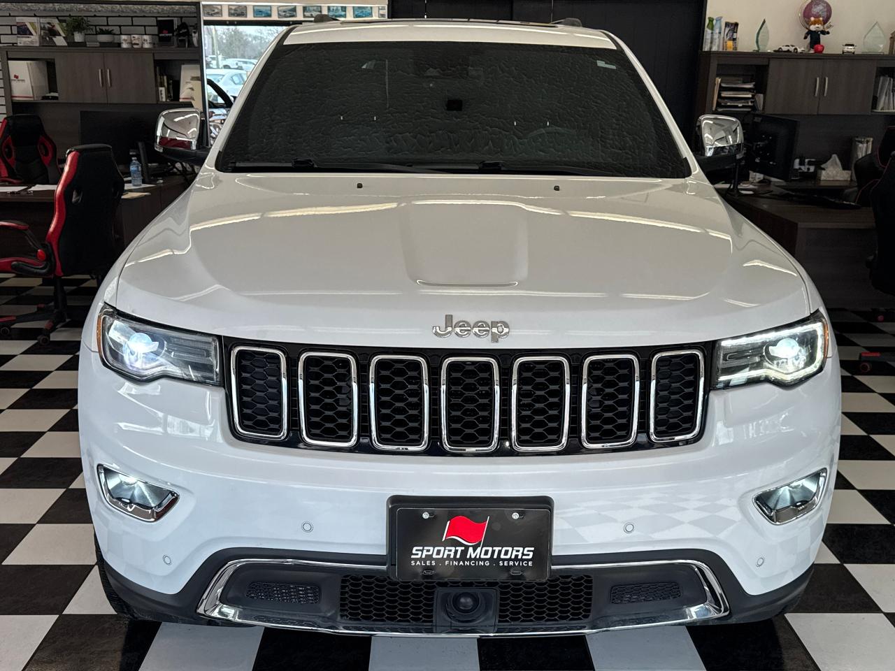 2018 Jeep Grand Cherokee LIMITED 4x4+DVDs+Roof+AdaptiveCruise+ACCIDENT FREE - Photo #16