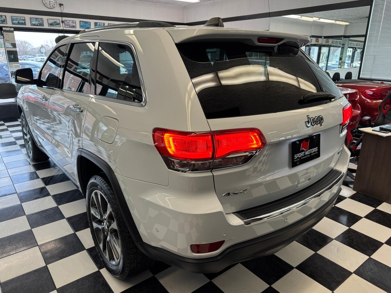 2018 Jeep Grand Cherokee LIMITED 4x4+DVDs+Roof+AdaptiveCruise+ACCIDENT FREE - Photo #12