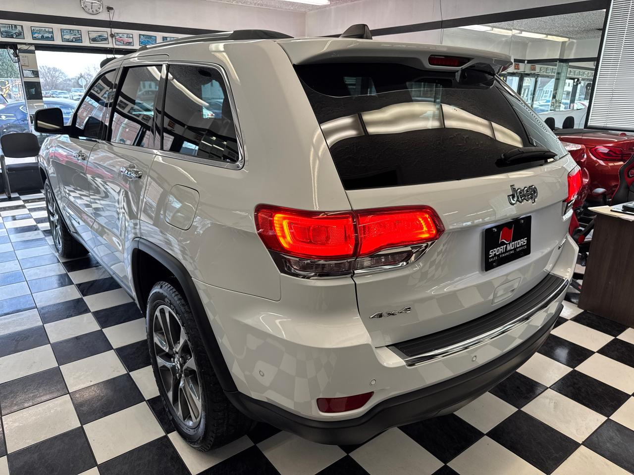 2018 Jeep Grand Cherokee LIMITED 4x4+DVDs+Roof+AdaptiveCruise+ACCIDENT FREE - Photo #2