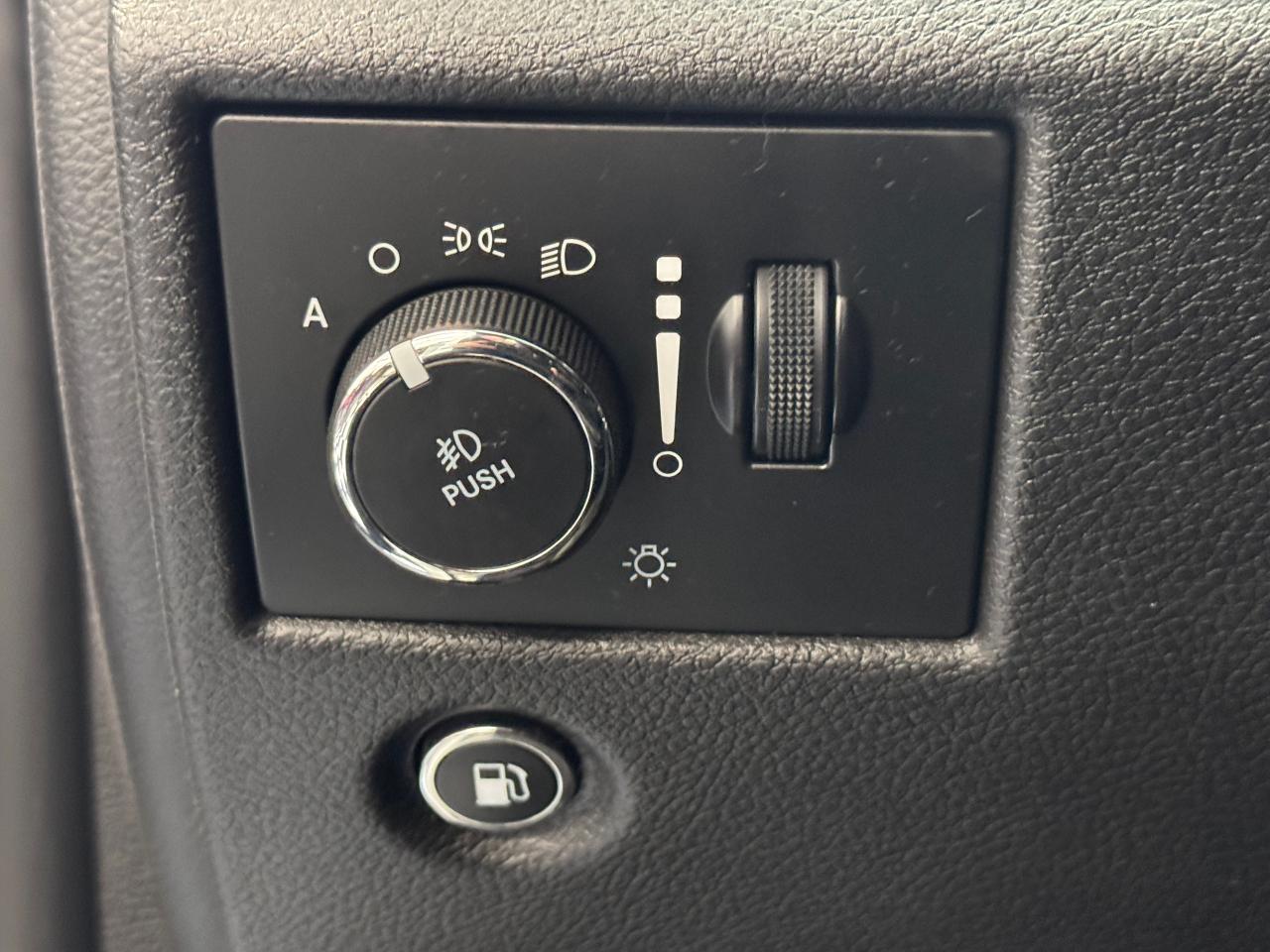 2018 Jeep Grand Cherokee LIMITED 4x4+DVDs+Roof+AdaptiveCruise+ACCIDENT FREE - Photo #48