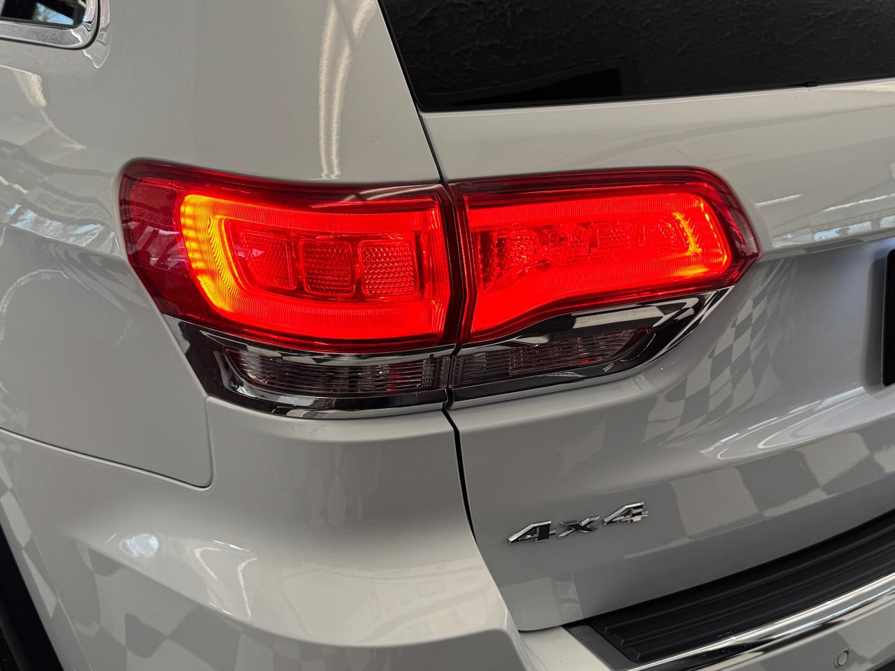 2018 Jeep Grand Cherokee LIMITED 4x4+DVDs+Roof+AdaptiveCruise+ACCIDENT FREE - Photo #60