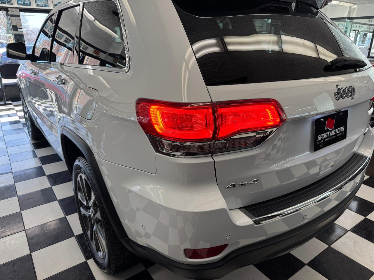 2018 Jeep Grand Cherokee LIMITED 4x4+DVDs+Roof+AdaptiveCruise+ACCIDENT FREE - Photo #41