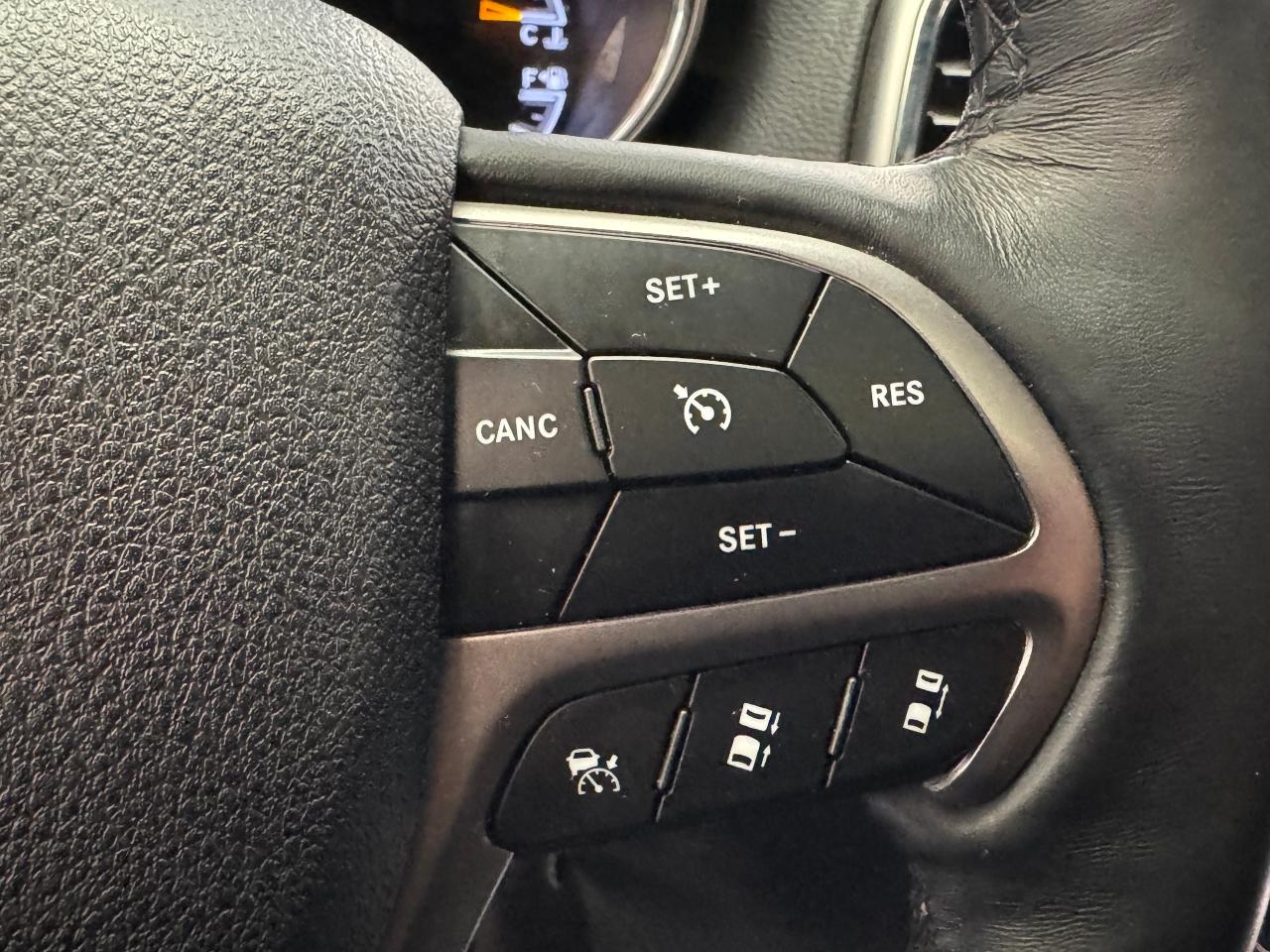 2018 Jeep Grand Cherokee LIMITED 4x4+DVDs+Roof+AdaptiveCruise+ACCIDENT FREE - Photo #7