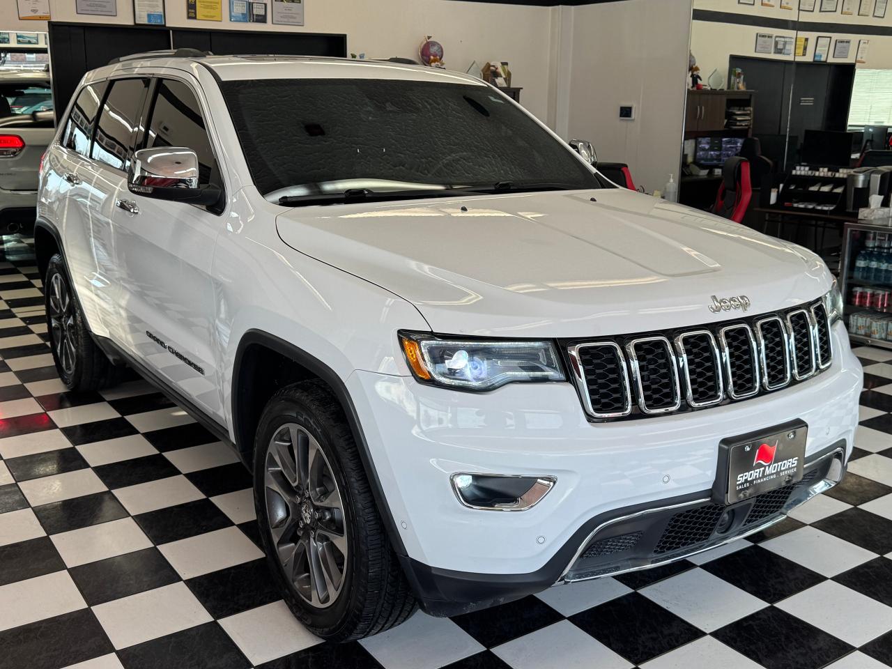 2018 Jeep Grand Cherokee LIMITED 4x4+DVDs+Roof+AdaptiveCruise+ACCIDENT FREE - Photo #15