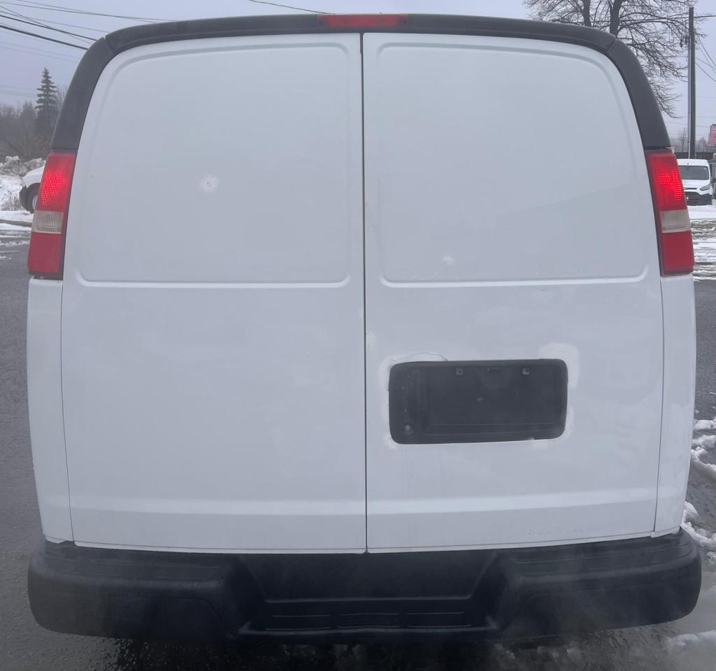 2014 Chevrolet Express Cargo Van RWD 1500 135" Photo3