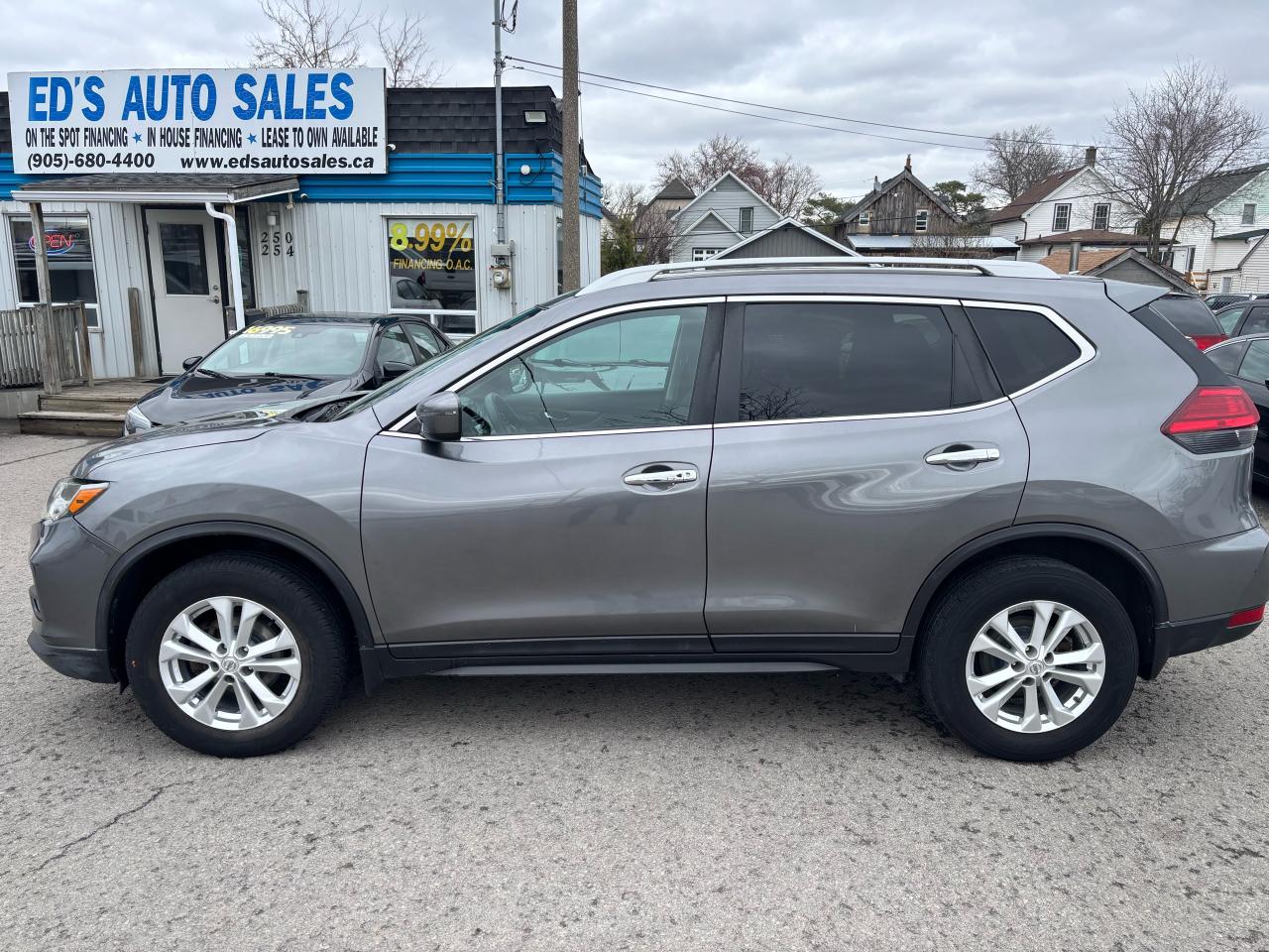 2017 Nissan Rogue SV, All Wheel Drive, Panoramic Sunroof, Alloys - Photo #4
